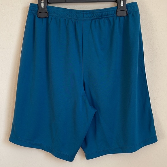 Nike Dry-Fit Football Shorts. Size: Large - Picture 3 of 5